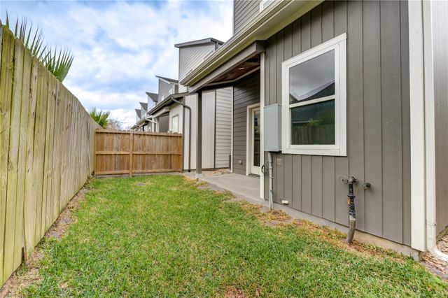 4220 Mckinley Street, Houston, TX 77051