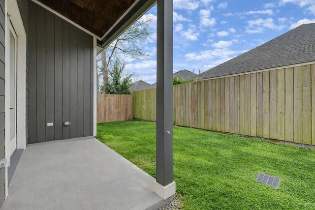 4220 Mckinley Street, Houston, TX 77051