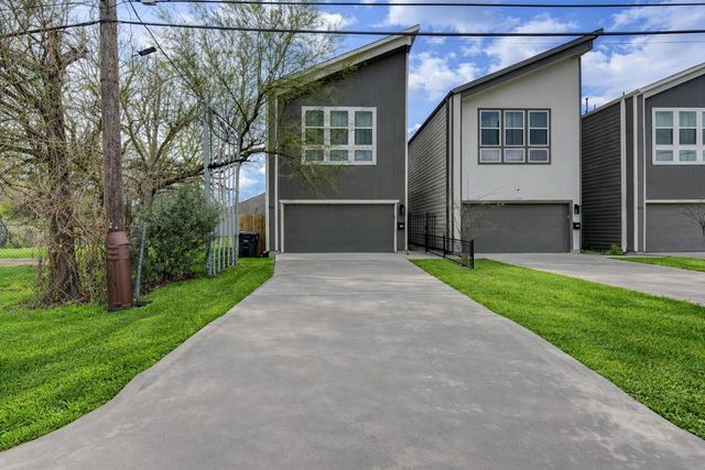 4220 Mckinley Street, Houston, TX 77051