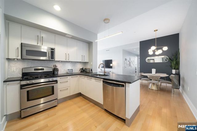 4 Beacon Way 502, Jersey City, NJ 07304