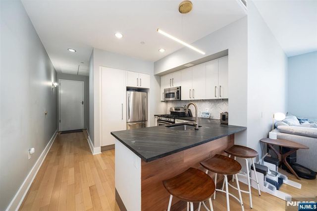 4 Beacon Way 502, Jersey City, NJ 07304