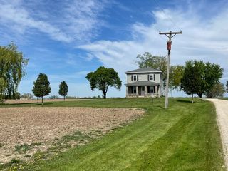 6808 S Oak Grove Road, Harvard, IL 60033