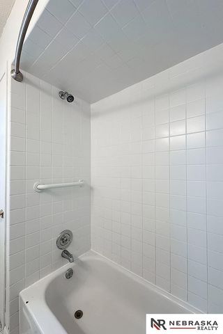 1713 Robertson Drive, Omaha, NE 68114