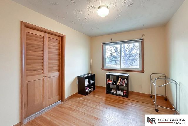 1713 Robertson Drive, Omaha, NE 68114