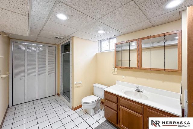 1713 Robertson Drive, Omaha, NE 68114