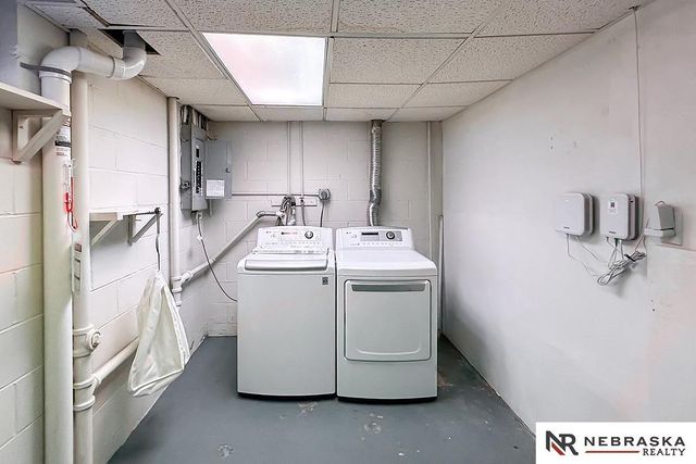 1713 Robertson Drive, Omaha, NE 68114