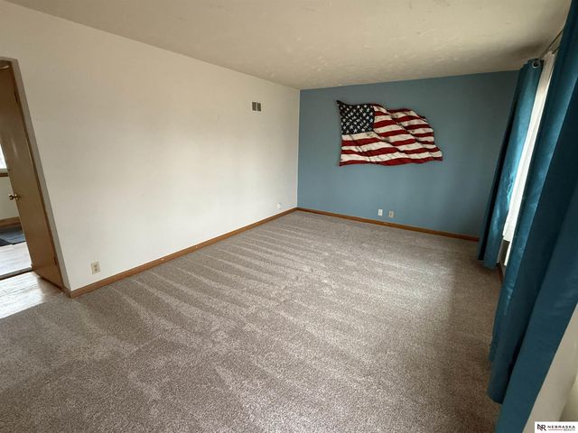 1713 Robertson Drive, Omaha, NE 68114