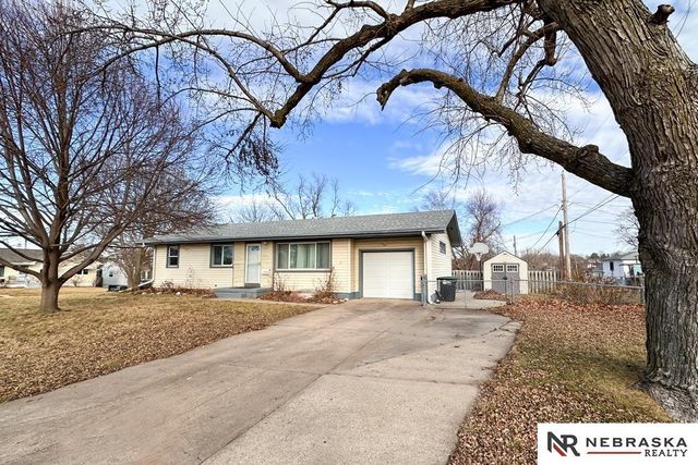 1713 Robertson Drive, Omaha, NE 68114