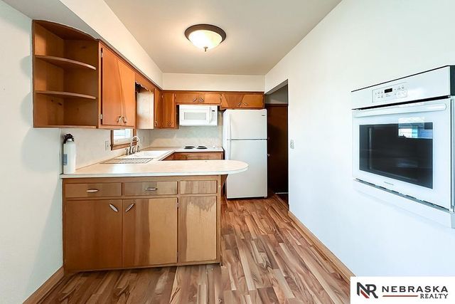 1713 Robertson Drive, Omaha, NE 68114