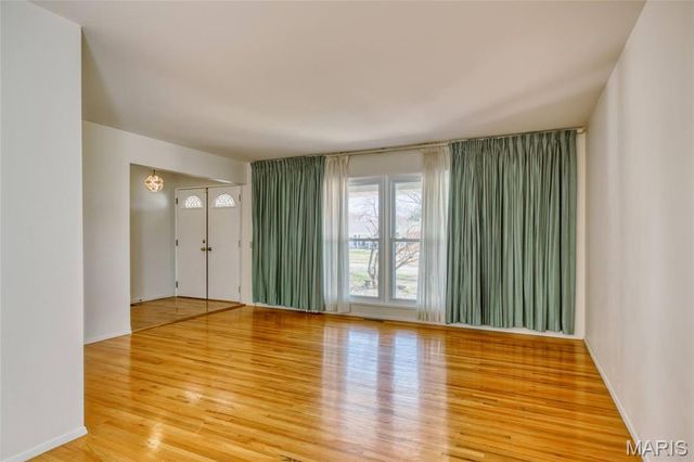 2325 Grassland Drive, Florissant, MO 63033