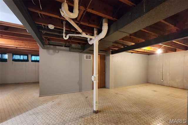 2325 Grassland Drive, Florissant, MO 63033