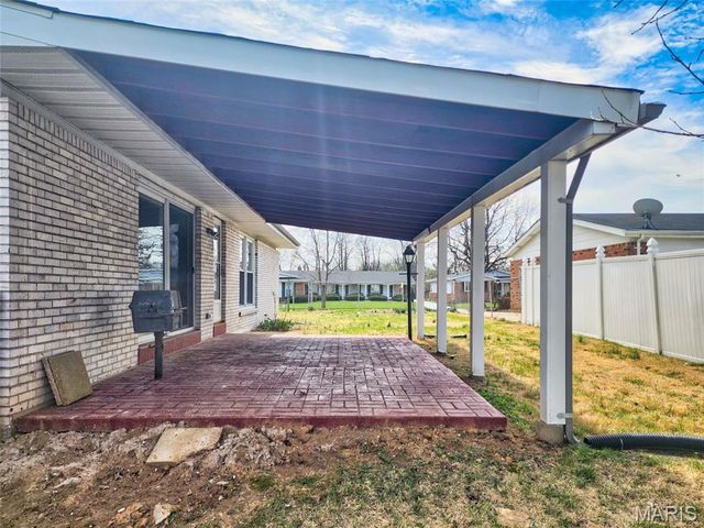 2325 Grassland Drive, Florissant, MO 63033