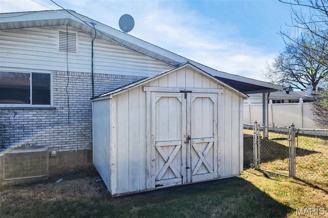 2325 Grassland Drive, Florissant, MO 63033