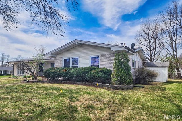 2325 Grassland Drive, Florissant, MO 63033