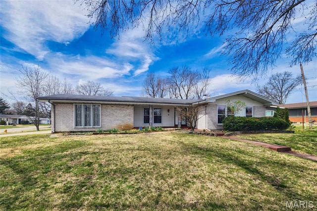 2325 Grassland Drive, Florissant, MO 63033