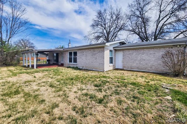 2325 Grassland Drive, Florissant, MO 63033