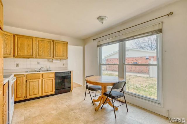 2325 Grassland Drive, Florissant, MO 63033