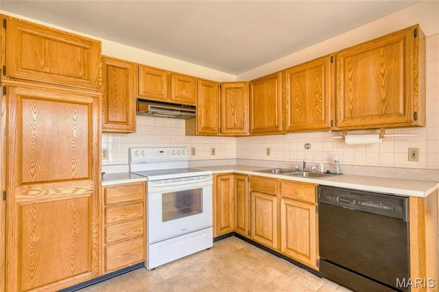 2325 Grassland Drive, Florissant, MO 63033