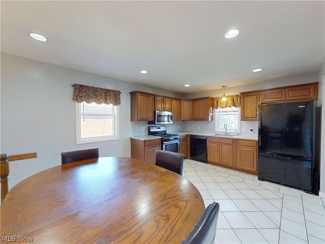 2821 Wales Avenue, Parma, OH 44134
