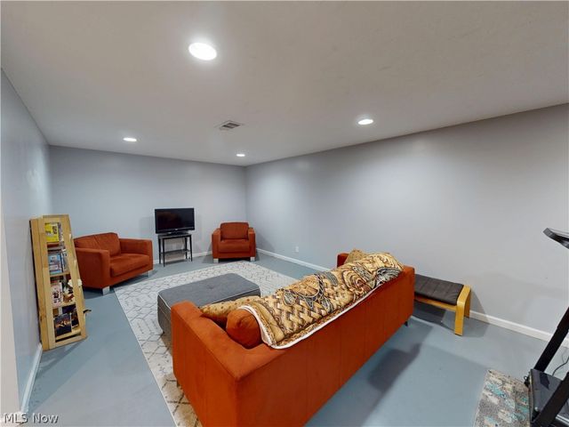 2821 Wales Avenue, Parma, OH 44134