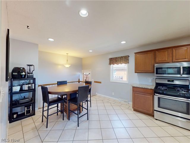 2821 Wales Avenue, Parma, OH 44134