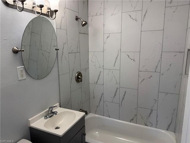 2711 Elmwood ST, Fort Myers, FL 33901