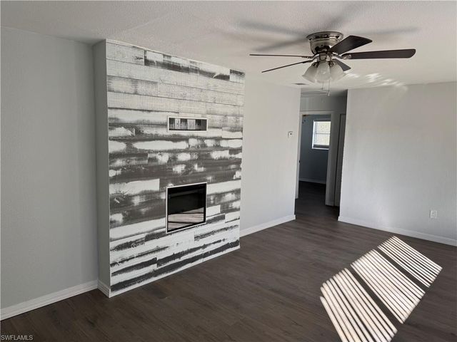 2711 Elmwood ST, Fort Myers, FL 33901