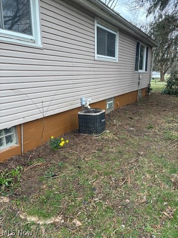 792 Allison Avenue NW, Warren, OH 44483