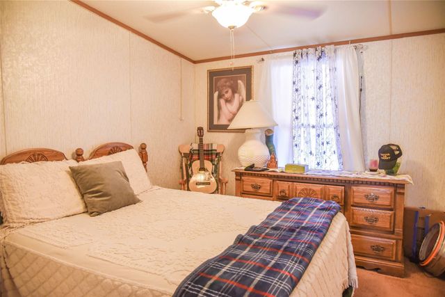 6 Saint Anthonys, Questa, NM 87556