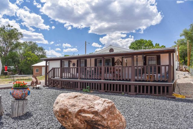 6 Saint Anthonys, Questa, NM 87556