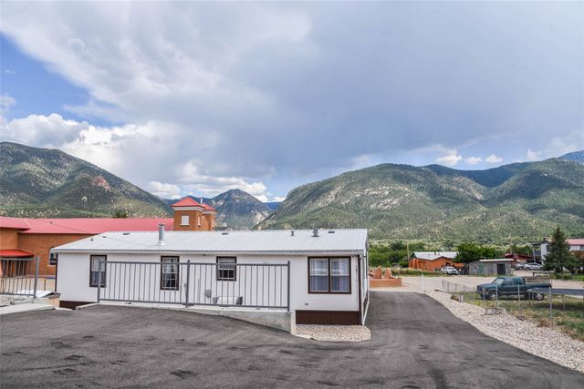 6 Saint Anthonys, Questa, NM 87556