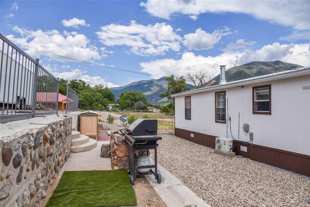 6 Saint Anthonys, Questa, NM 87556