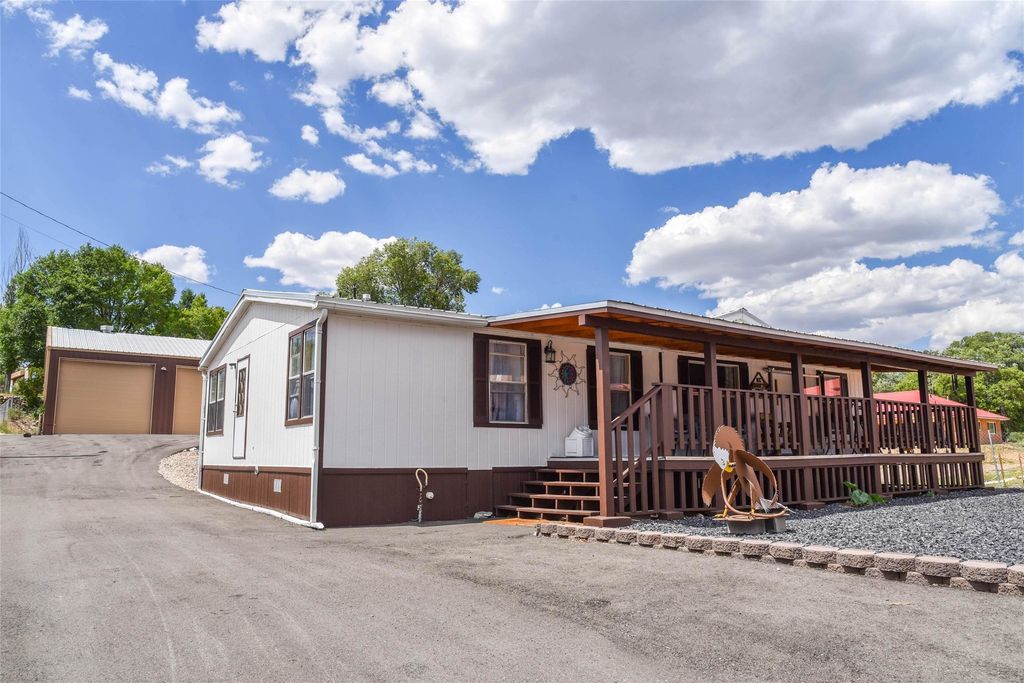 6 Saint Anthonys, Questa, NM 87556
