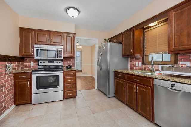 7824 Westridge Road, Raytown, MO 64138