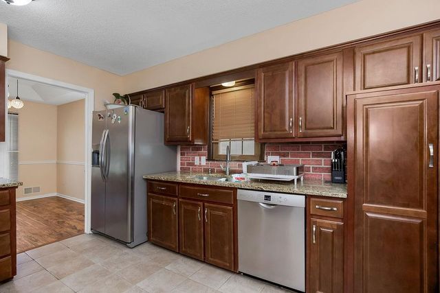 7824 Westridge Road, Raytown, MO 64138