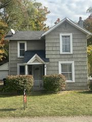 121 Maple Street, Grass Lake, MI 49240