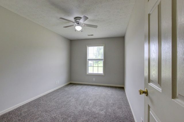 209 Ruf Dr, Oak Grove, KY 42262