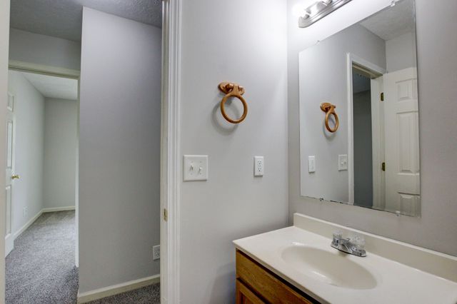 209 Ruf Dr, Oak Grove, KY 42262