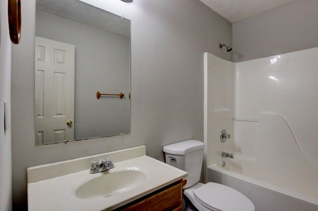 209 Ruf Dr, Oak Grove, KY 42262