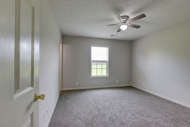 209 Ruf Dr, Oak Grove, KY 42262