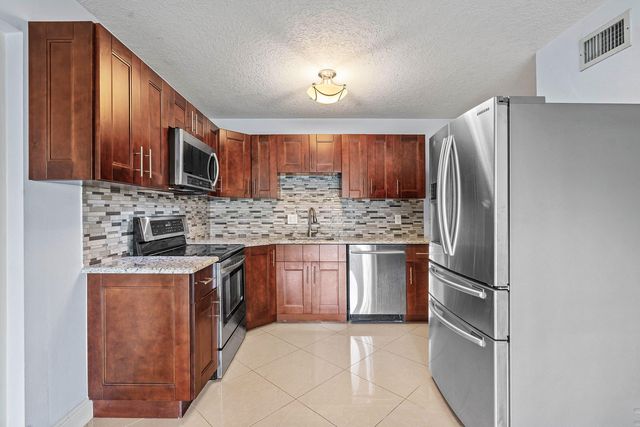204 FOXTAIL Drive F1, Greenacres, FL 33415