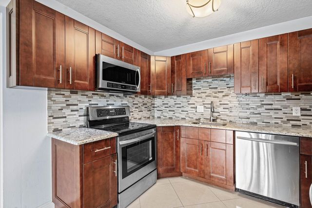 204 FOXTAIL Drive F1, Greenacres, FL 33415