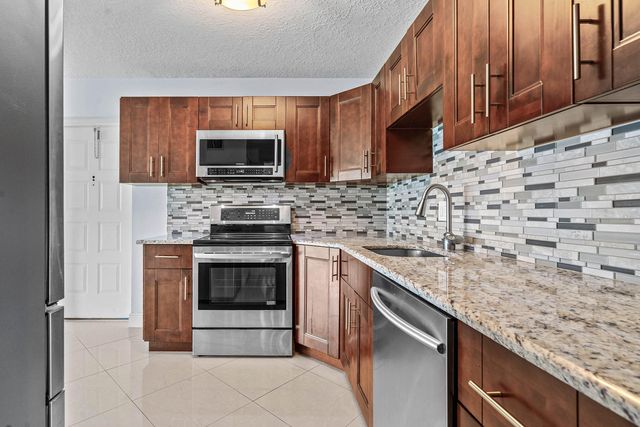 204 FOXTAIL Drive F1, Greenacres, FL 33415