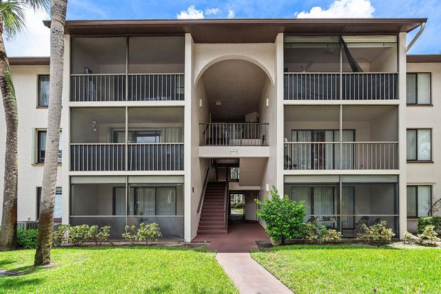 204 FOXTAIL Drive F1, Greenacres, FL 33415