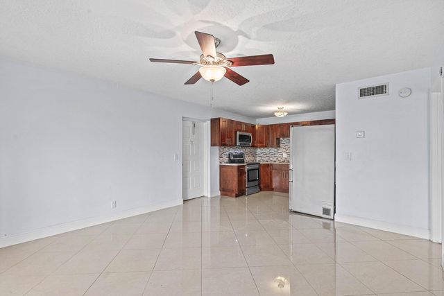 204 FOXTAIL Drive F1, Greenacres, FL 33415