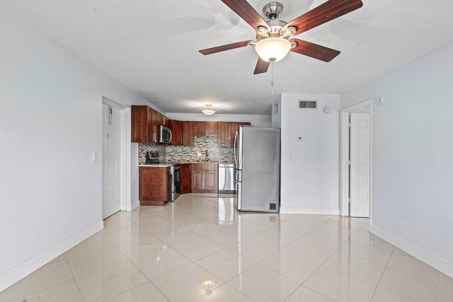 204 FOXTAIL Drive F1, Greenacres, FL 33415