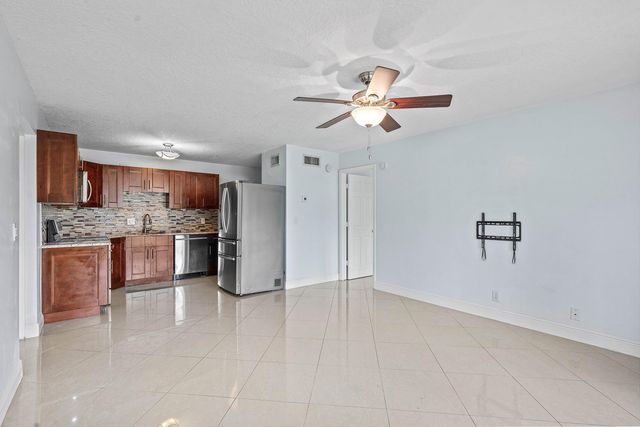 204 FOXTAIL Drive F1, Greenacres, FL 33415