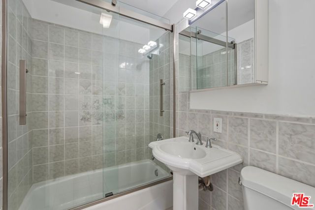 5822 Lindley Avenue, Encino (los Angeles), CA 91316