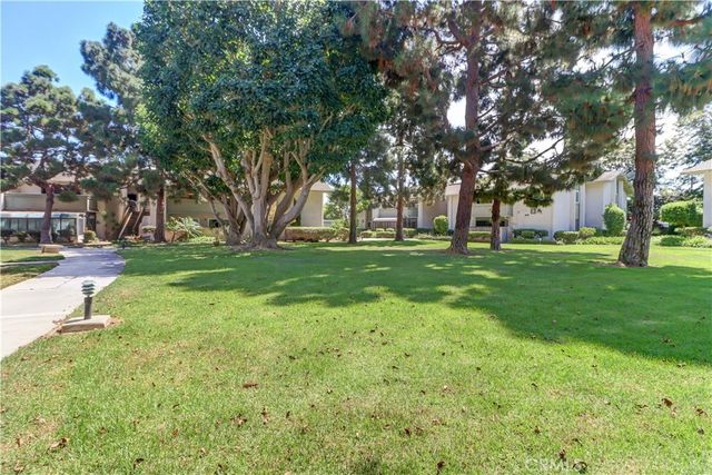8633 Portola Court 17-E, Huntington Beach, CA 92646