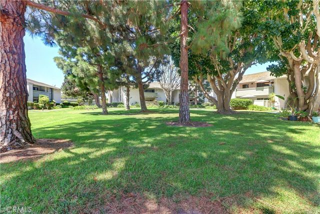 8633 Portola Court 17-E, Huntington Beach, CA 92646